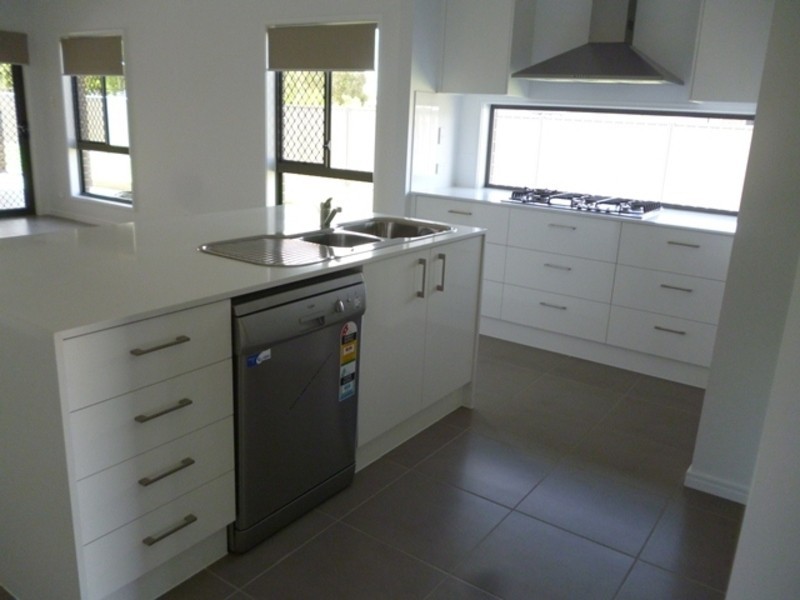 16 Parker Place, Chinchilla QLD 4413