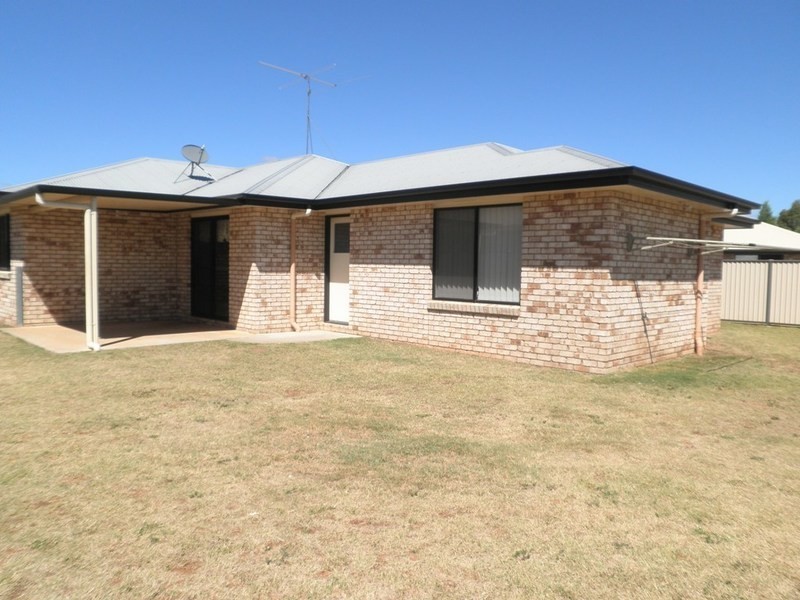 9 Cole St, Chinchilla QLD 4413
