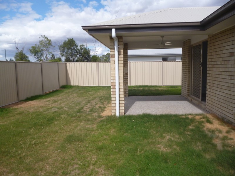 8 Bridgeman Parade, Chinchilla QLD 4413