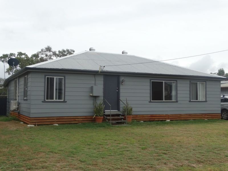 37 Binnie Street, Tara QLD 4421