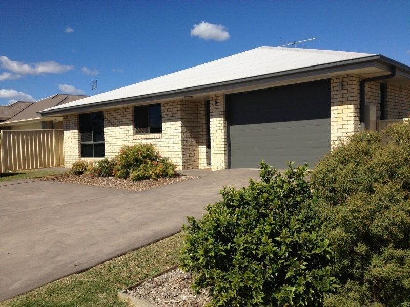 2/17 Luscombe Street, Chinchilla QLD 4413