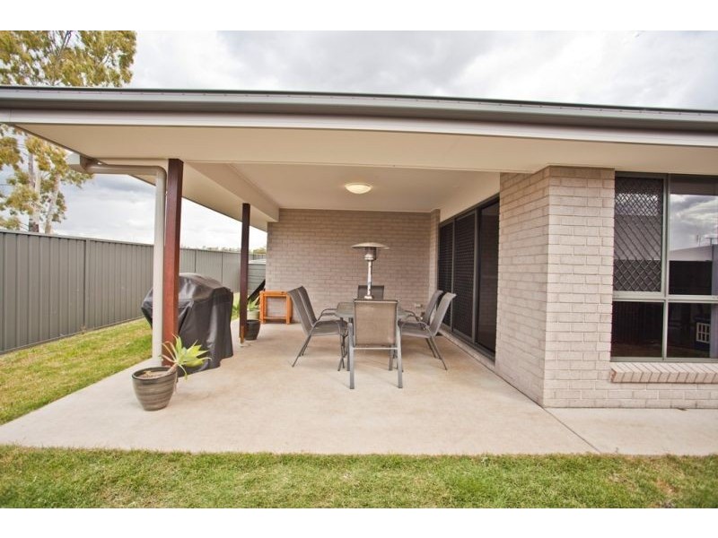 6b Dudley Street, Chinchilla QLD 4413