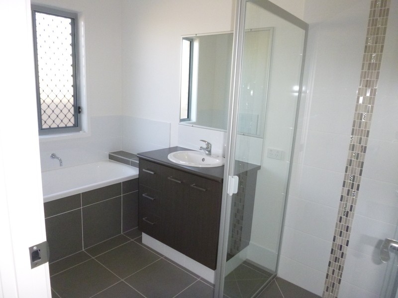 32 Bridgeman Pde, Chinchilla QLD 4413