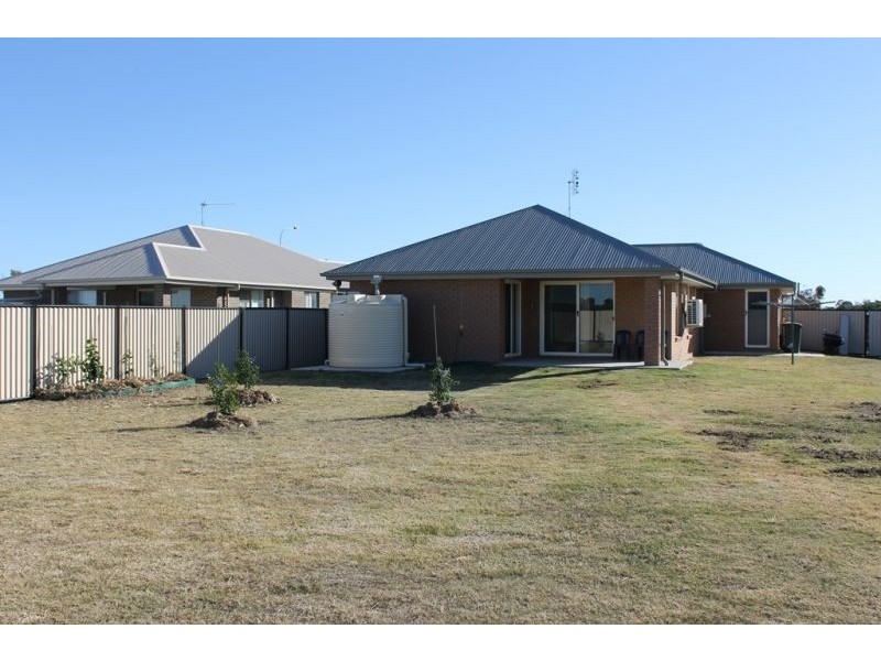 1 Henry Court, Tara QLD 4421