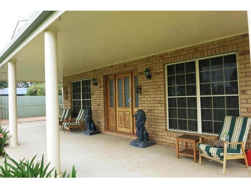 18 Lloyd Street, Chinchilla QLD 4413