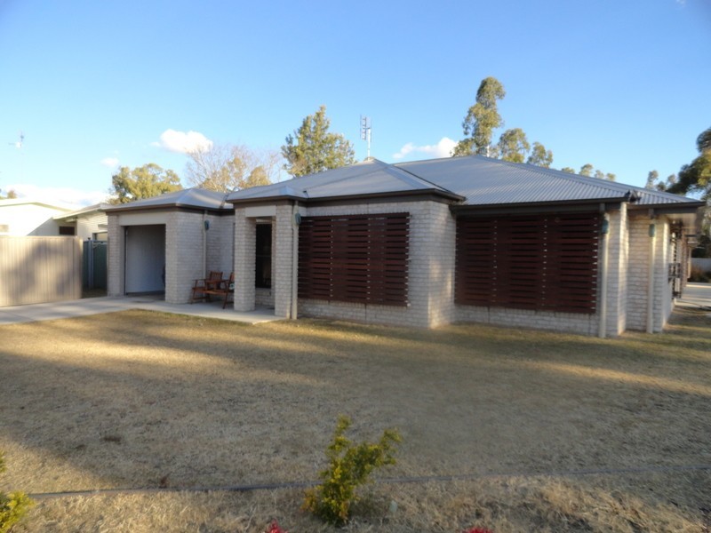 1/4 Crescent Avenue, Chinchilla QLD 4413