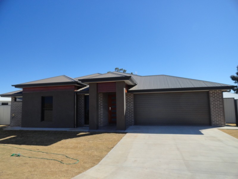 5 Moore Court, Chinchilla QLD 4413