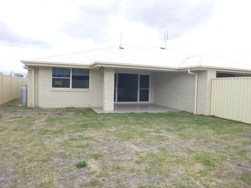 2/37 Skewis St, Chinchilla QLD 4413