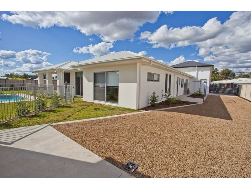 18 Parker Place, Chinchilla QLD 4413