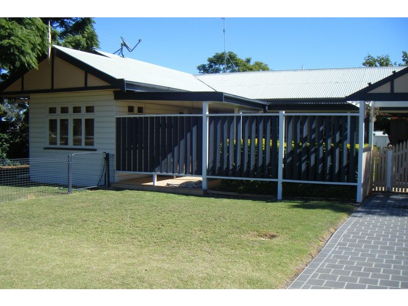 101 Middle Street, Chinchilla QLD 4413
