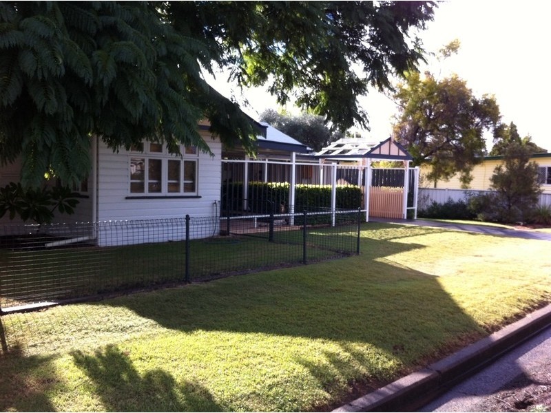 101 Middle Street, Chinchilla QLD 4413