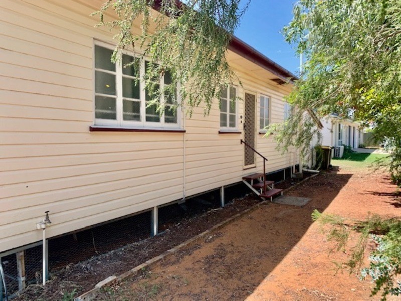 2/13 Wood Street, Chinchilla QLD 4413