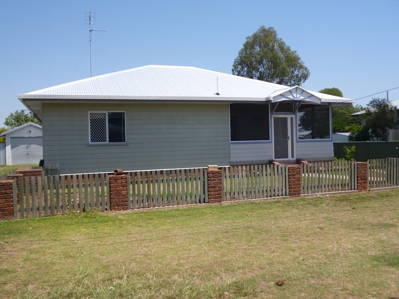 22 Evans St, Chinchilla QLD 4413
