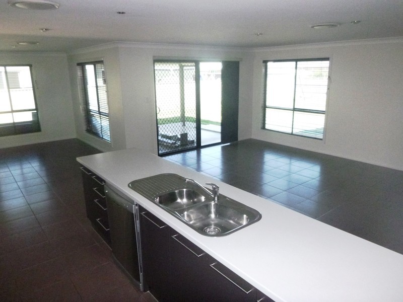 50 Sommerfeld Cres, Chinchilla QLD 4413