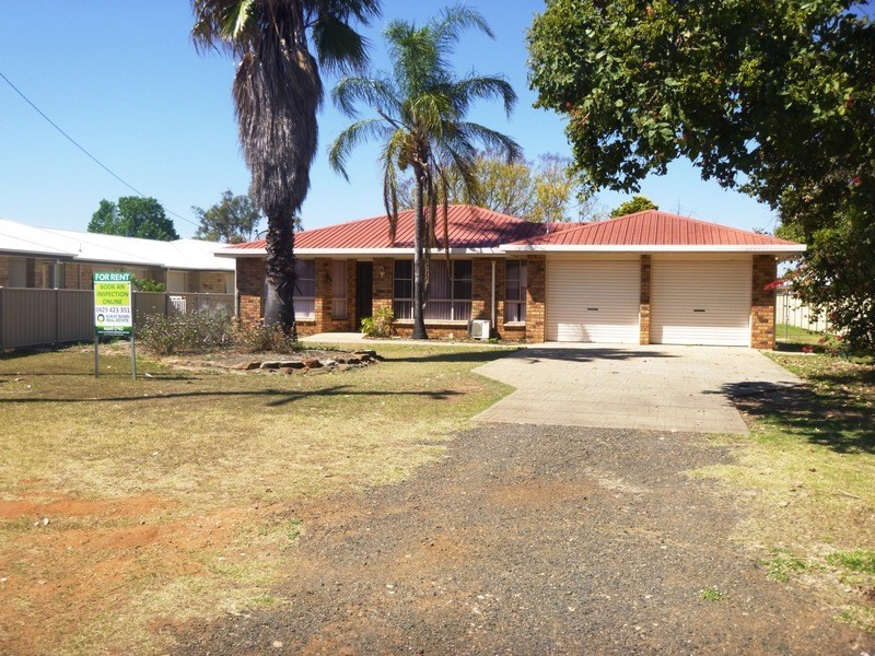 74 Zeller St, Chinchilla QLD 4413