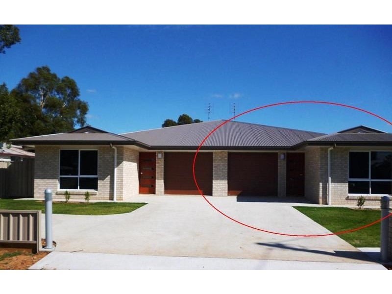 2/8 Windmill Rd, Chinchilla QLD 4413