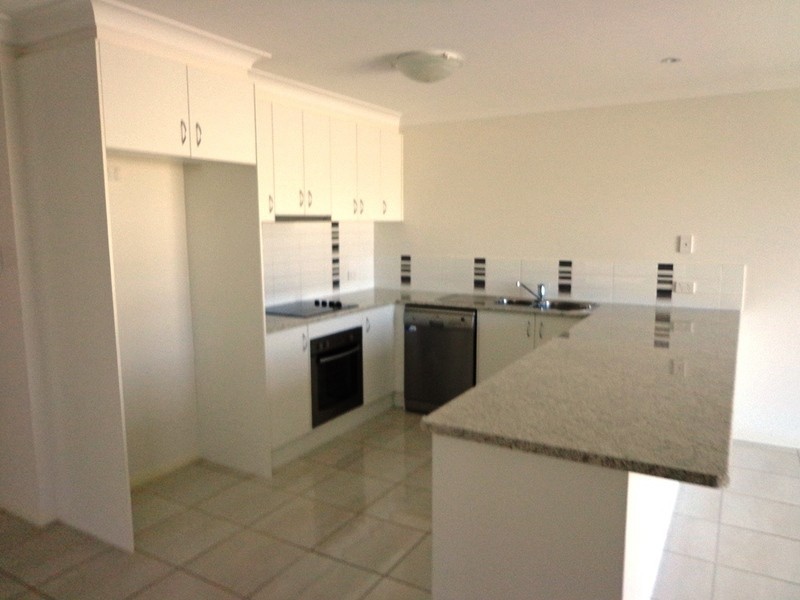 2/8 Windmill Rd, Chinchilla QLD 4413
