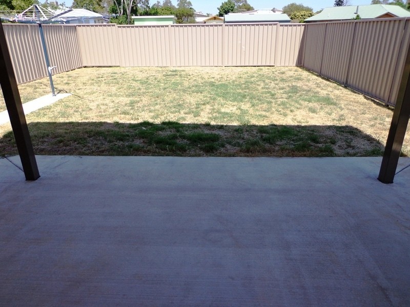 2/8 Windmill Rd, Chinchilla QLD 4413