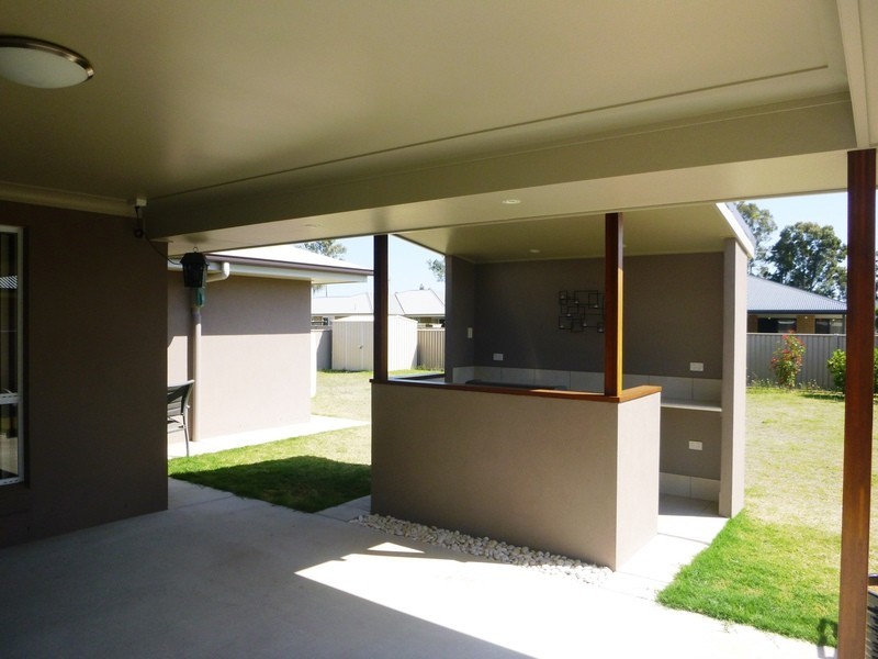 30 Sommerfeld Cr, Chinchilla QLD 4413