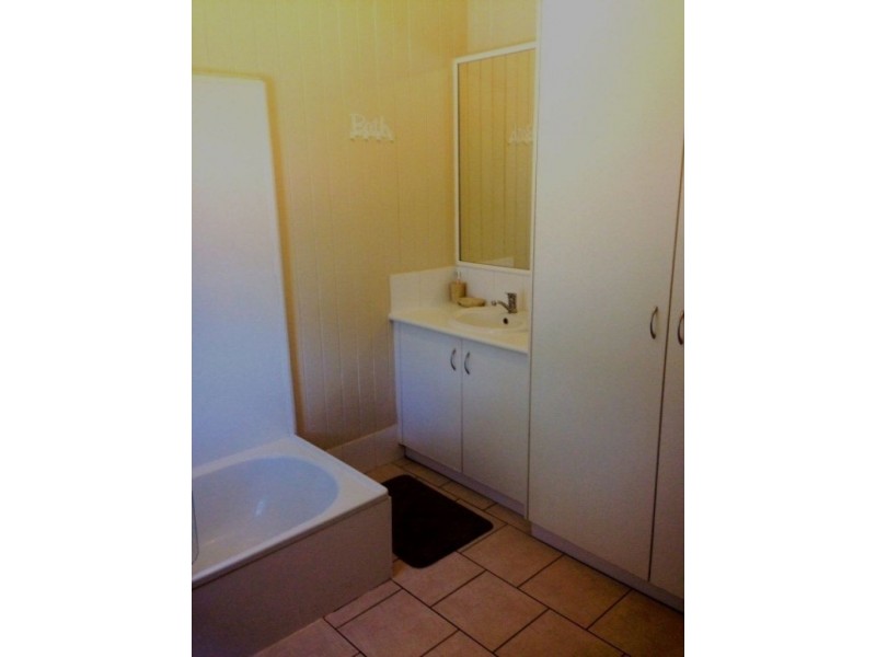 8 Wood Street, Chinchilla QLD 4413