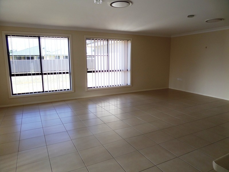 40 Sommerfeld Cr, Chinchilla QLD 4413