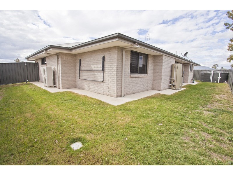 6B Dudley St, Chinchilla QLD 4413