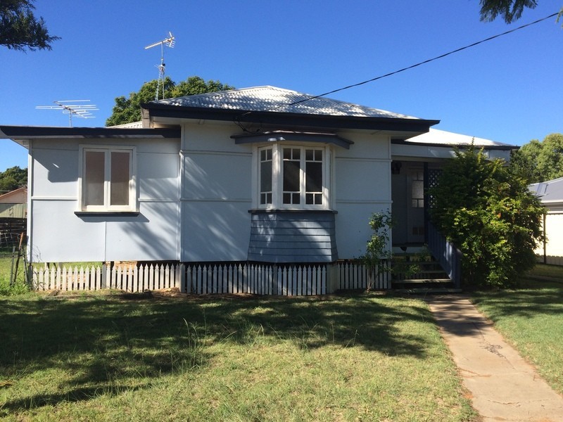 14 Wambo St, Chinchilla QLD 4413