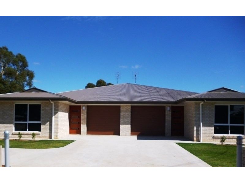 Units 1 & 2/8 Windmill Road, Chinchilla QLD 4413