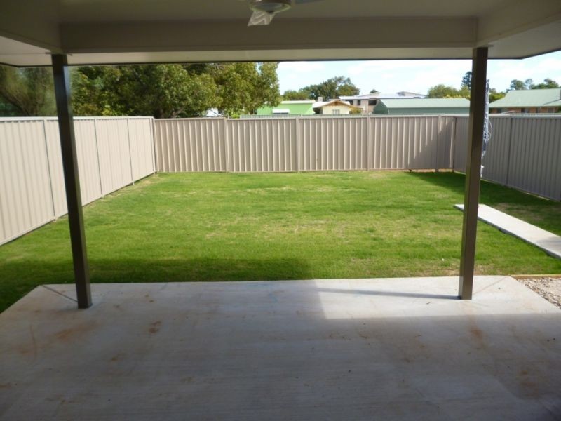 Units 1 & 2/8 Windmill Road, Chinchilla QLD 4413