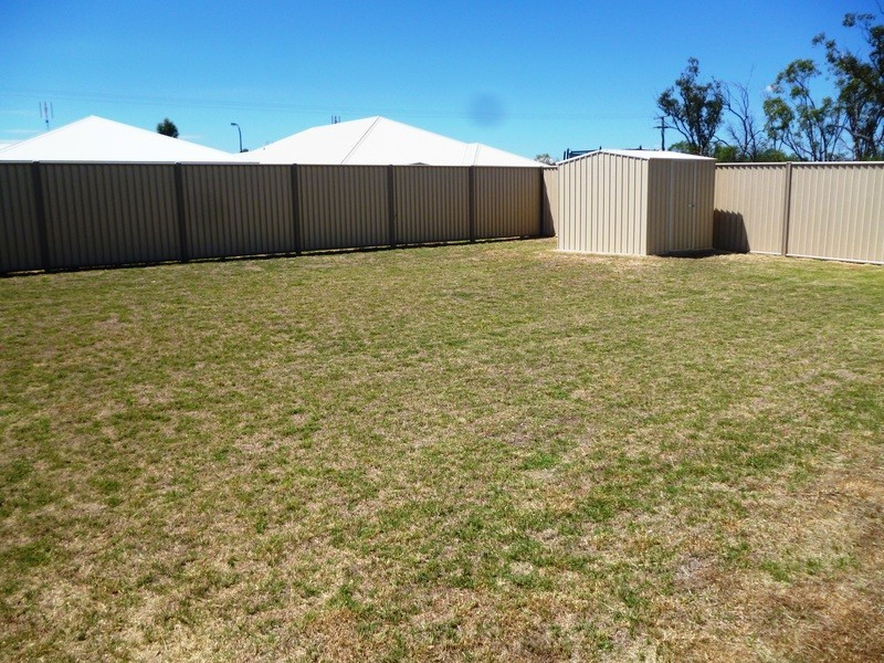 27 Ellem Dr, Chinchilla QLD 4413