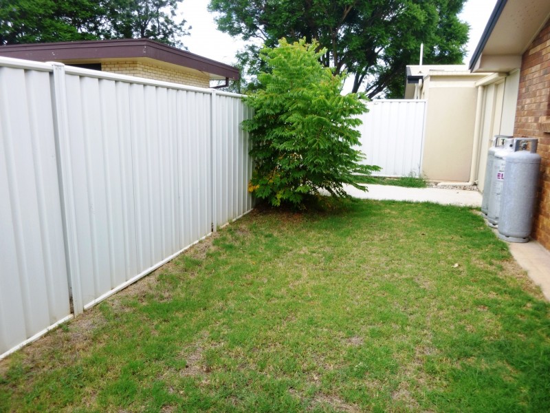 1/37 Barber St, Chinchilla QLD 4413