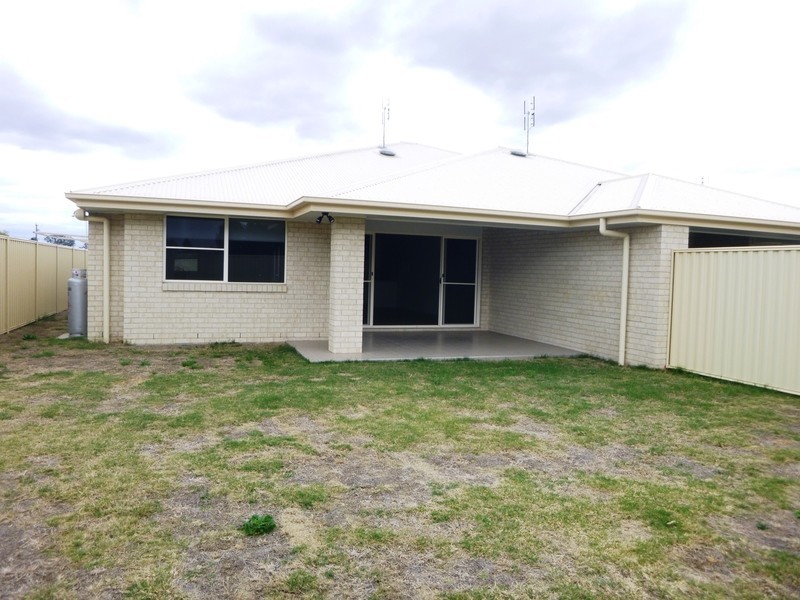 2/37 Skewis St, Chinchilla QLD 4413