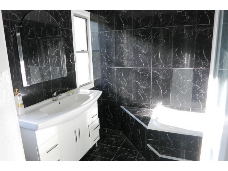 128 Murilla Street, Miles QLD 4415