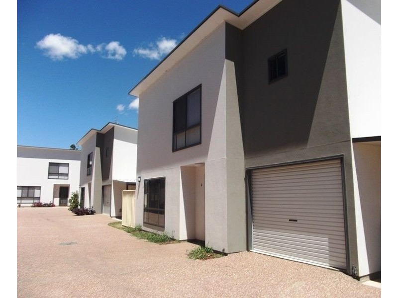 2/6 Holland Street, Chinchilla QLD 4413