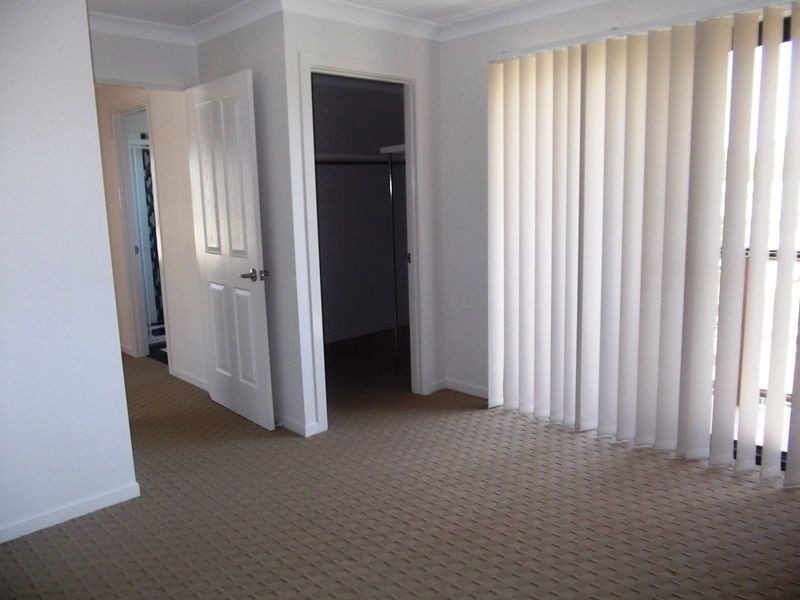 2/6 Holland Street, Chinchilla QLD 4413