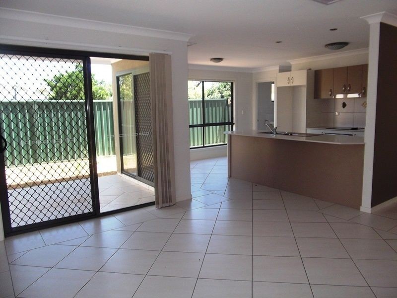 2/6 Holland Street, Chinchilla QLD 4413