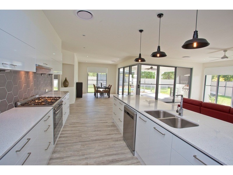 18 Parker Place, Chinchilla QLD 4413