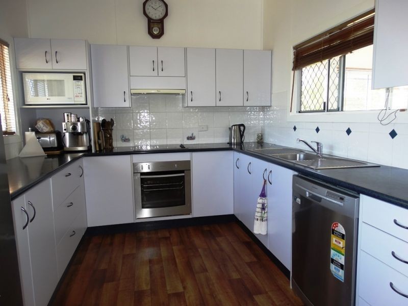 7 Windmill Road, Chinchilla QLD 4413