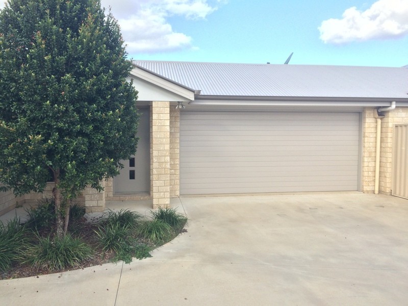 2/45 Pilkington Street, Chinchilla QLD 4413