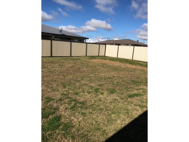 8 Mckenzie Street, Chinchilla QLD 4413