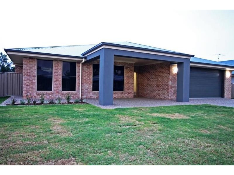 10 Sommerfeld Cr, Chinchilla QLD 4413