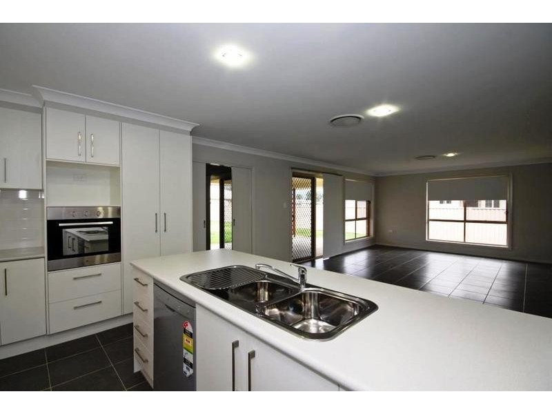 10 Sommerfeld Cr, Chinchilla QLD 4413