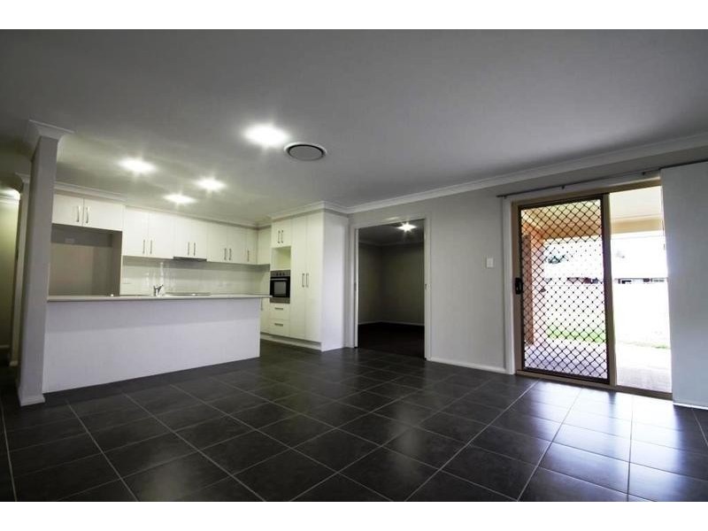 10 Sommerfeld Cr, Chinchilla QLD 4413