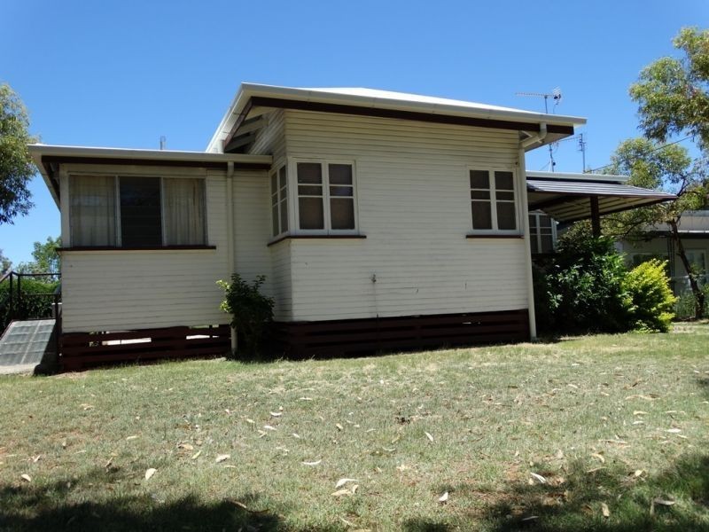 28 Barber Street, Chinchilla QLD 4413