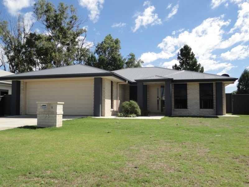 75 Sommerfeld Cr, Chinchilla QLD 4413
