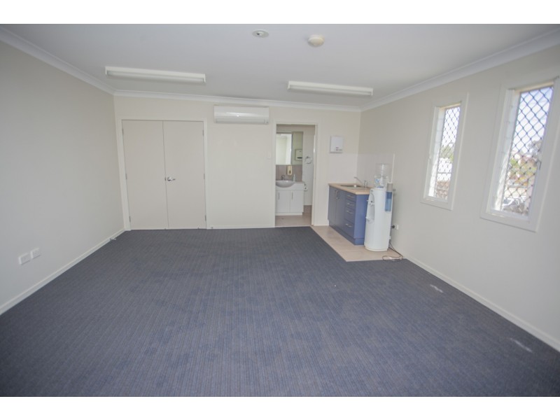 3 & 4/25 Bell Street, Chinchilla QLD 4413