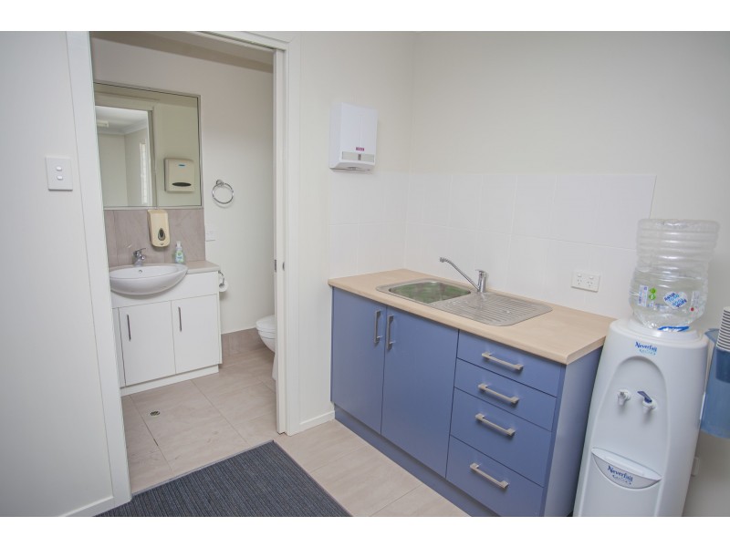 3 & 4/25 Bell Street, Chinchilla QLD 4413