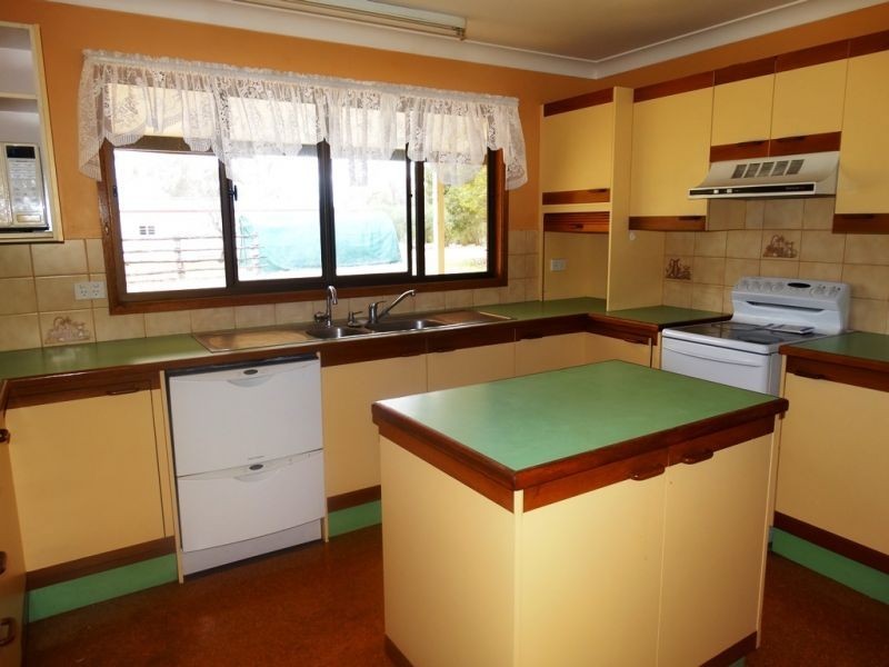 3 ACRES Cemetery Road, Chinchilla QLD 4413