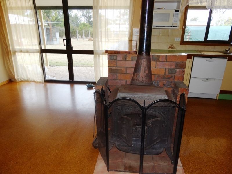 3 ACRES Cemetery Road, Chinchilla QLD 4413