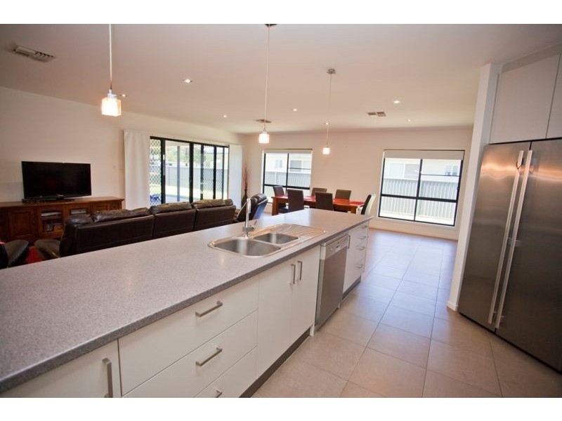 65 Sommerfeld Crescent, Chinchilla QLD 4413